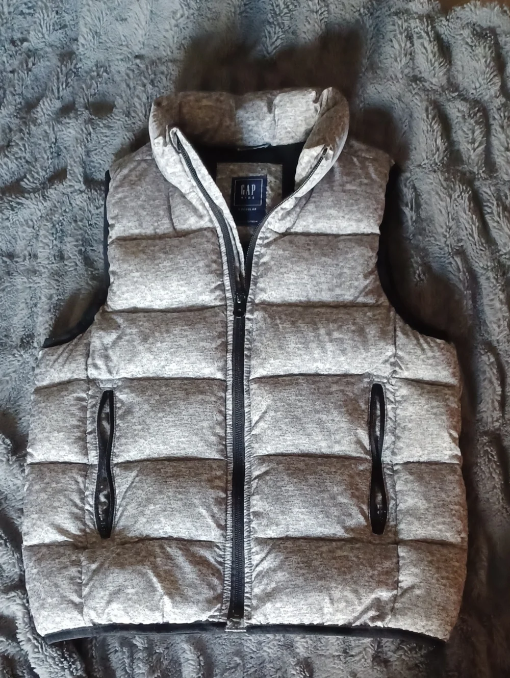 GAP Kid's Light Gray Quilted Puffer Vest. Size Small